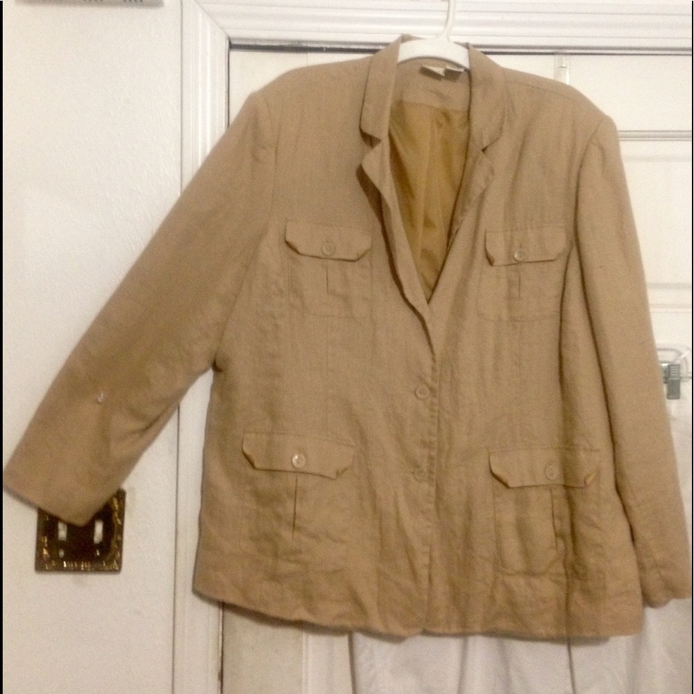 Pleat pockets on tan linen Merona jacket.